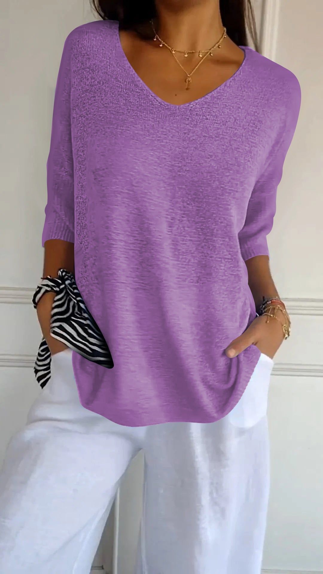 Pull Col V à Manches 3/4 – Élégance et Confort
