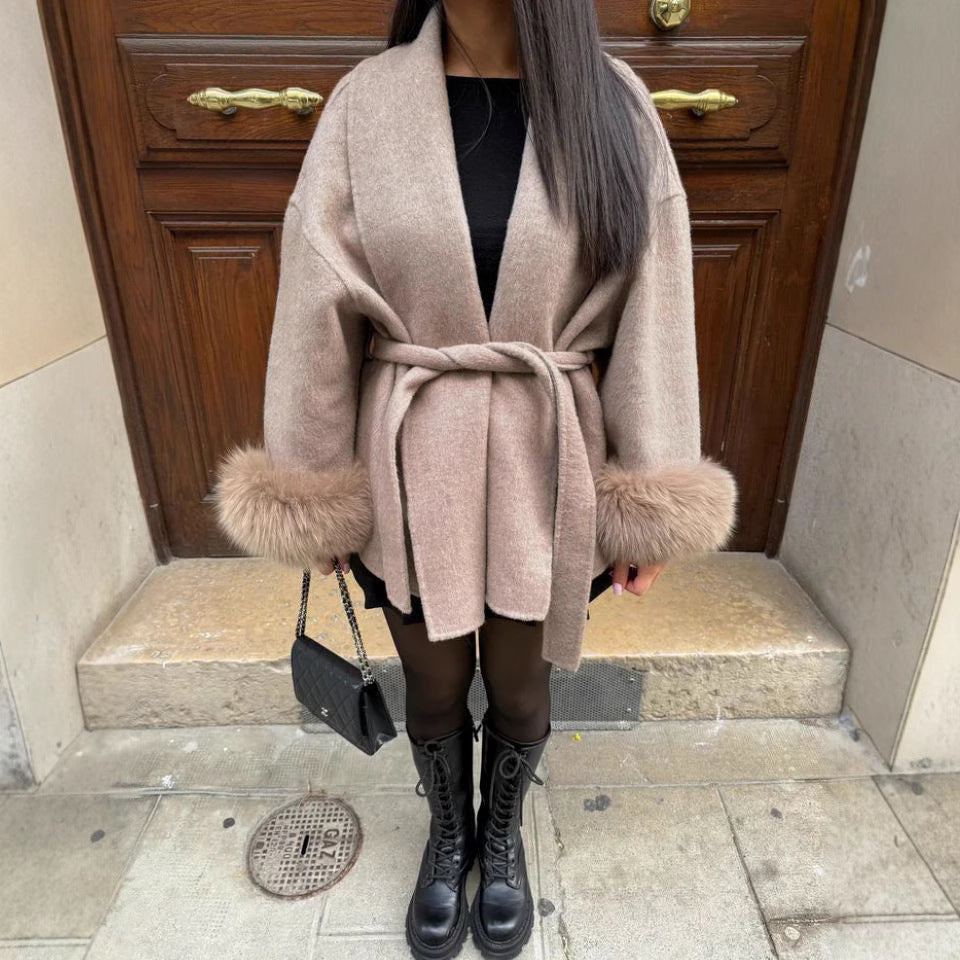 Manteau long avec manches en fourrure