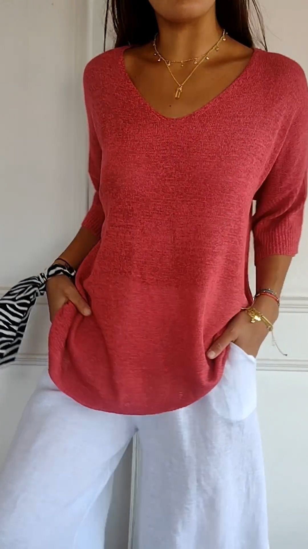 Pull Col V à Manches 3/4 – Élégance et Confort