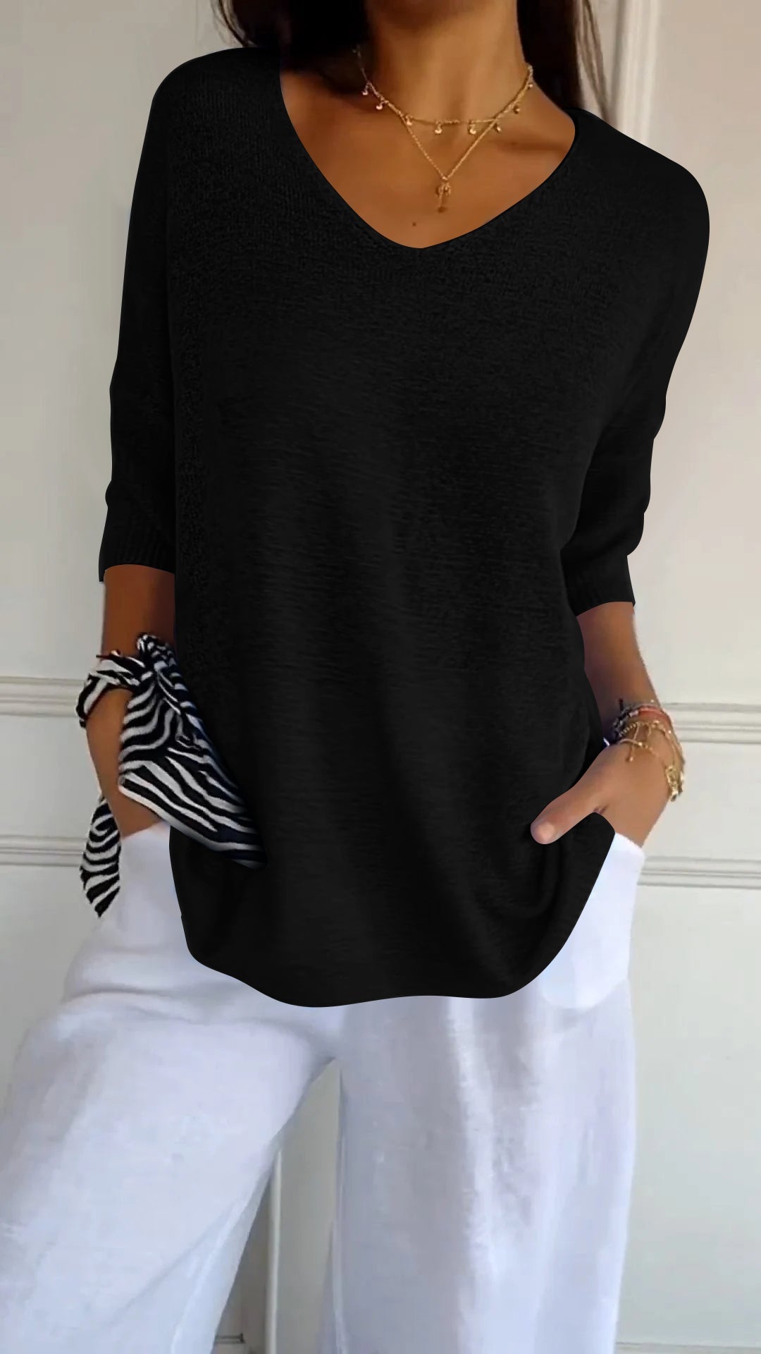 Pull Col V à Manches 3/4 – Élégance et Confort