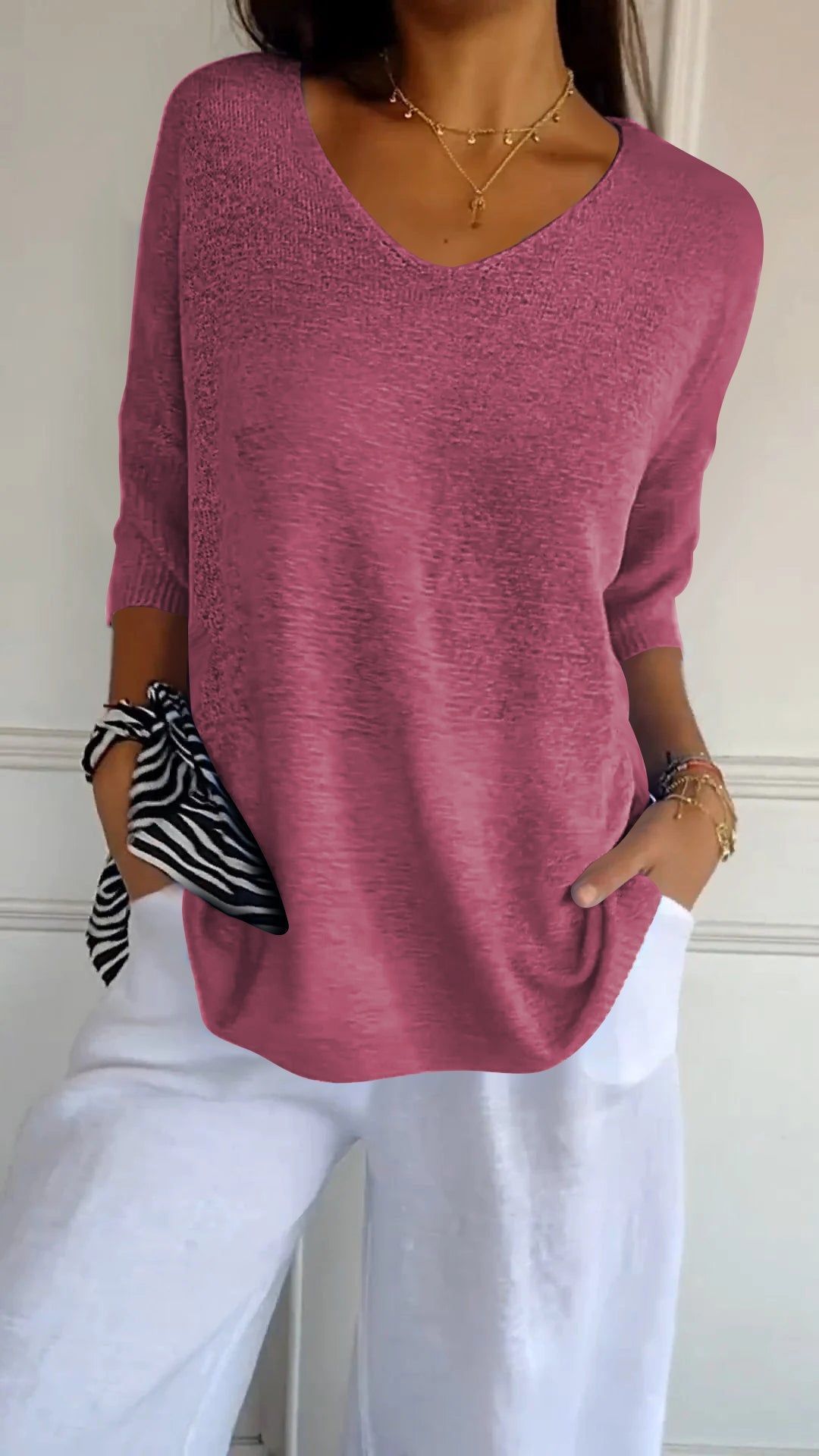 Pull Col V à Manches 3/4 – Élégance et Confort