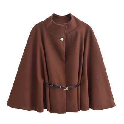 Manteau cape ceinturé à col montant silhouette fluide et affirmée