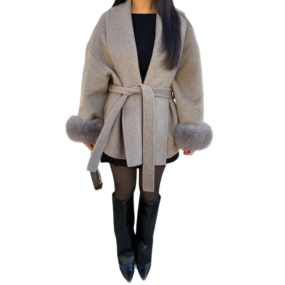 Manteau long avec manches en fourrure